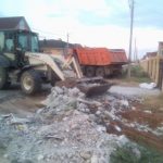Вывоз мусора с использованием Камаза 15 кубов и трактора погрузчика.